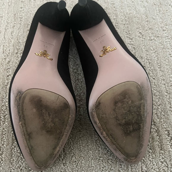 Prada Black Velvet black pumps size 39 %100 authentic - Picture 2 of 3